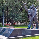 Памятник летчикам полка Нормандия-Неман - 6