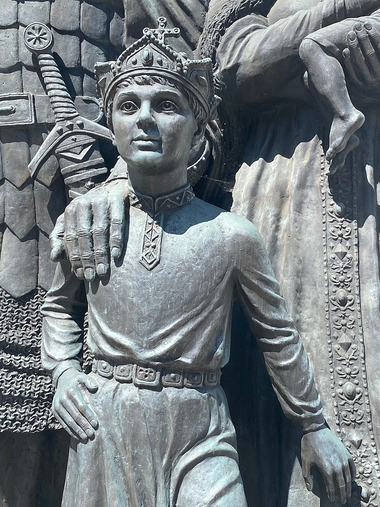 Памятник святым Евдокии Московской и Дмитрию Донскому с детьми - 4