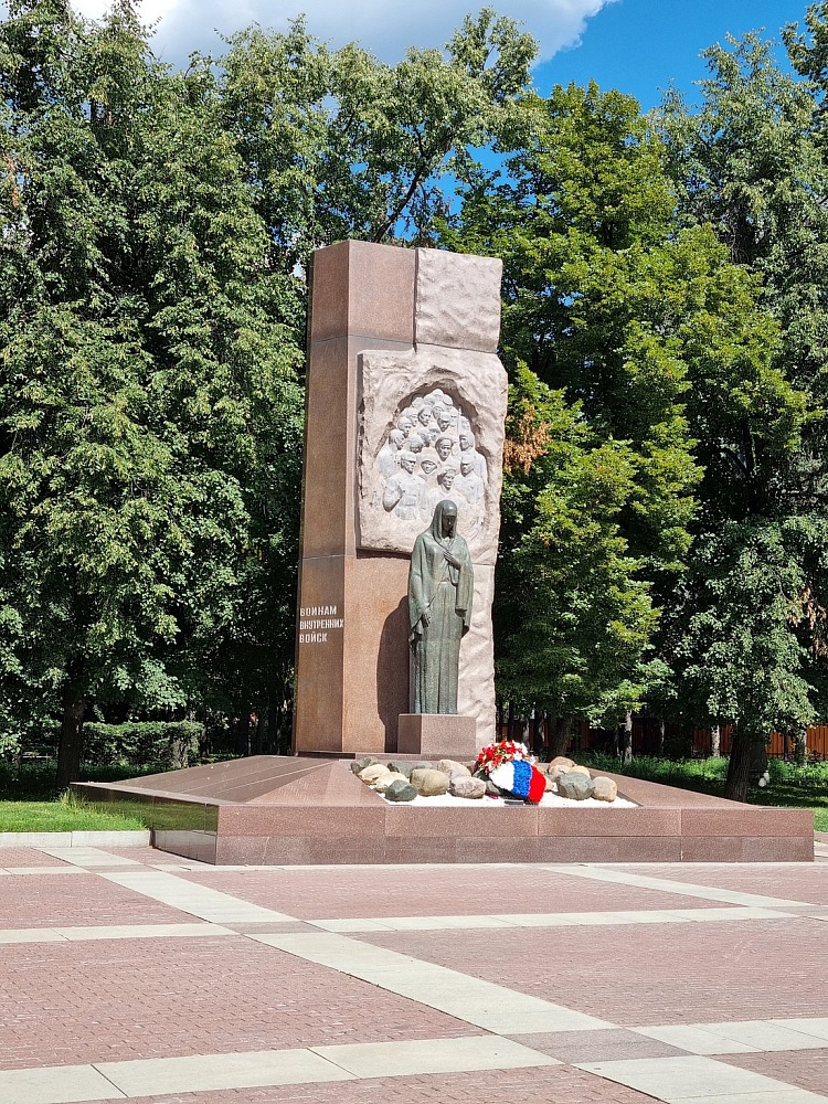 Памятник воинам внутренних войск - 1