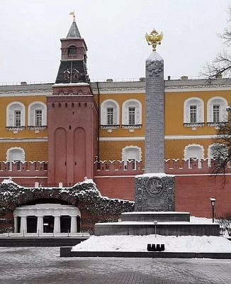 Романовский обелиск в Александровском саду