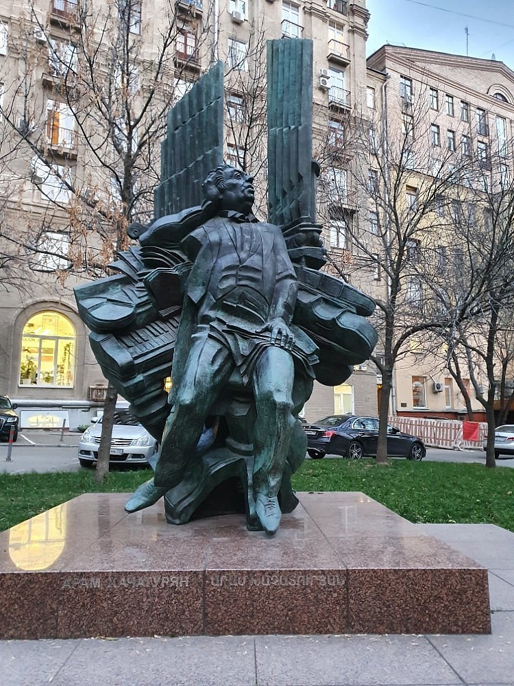 Памятник Араму Хачатуряну - 6