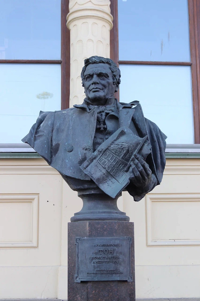 Памятник-бюст К.А.Тону - 5