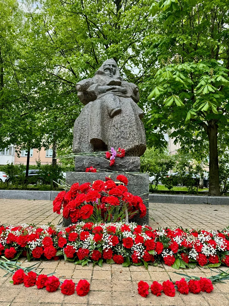 Памятник москвичам, погибшим при бомбежках - 1