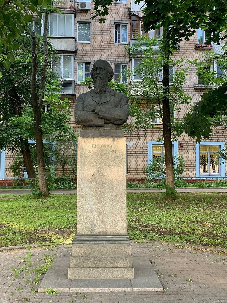 Памятник Н.А. Некрасову - 4
