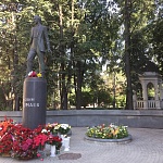 Памятник Муслиму Магомаеву - 6