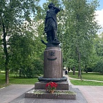 Памятник Петру I на Первомайской - 9