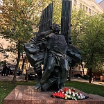 Памятник Араму Хачатуряну - 8