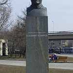 Памятник-бюст Комарову - 7