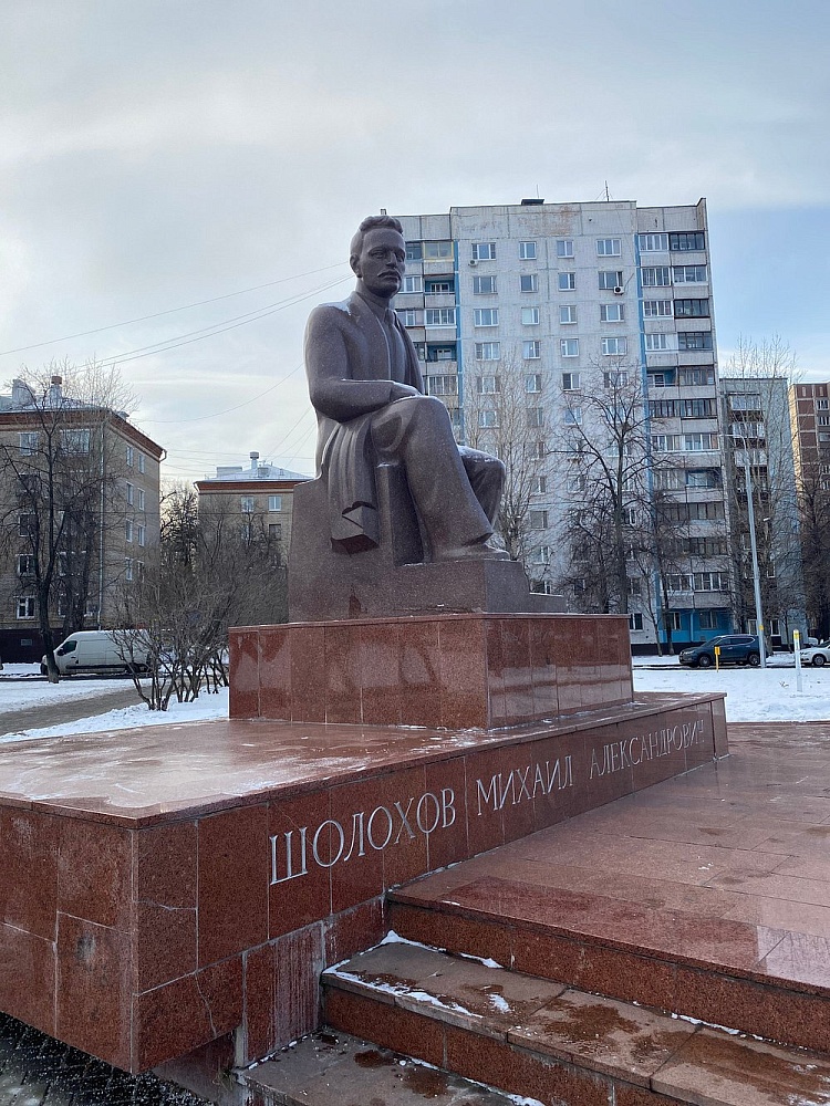 Памятник Михаил Шолохову Волжский бульвар - 4