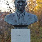 Памятник-бюст В. В Лебедеву - 1