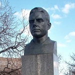 Памятник-бюст Комарову - 9