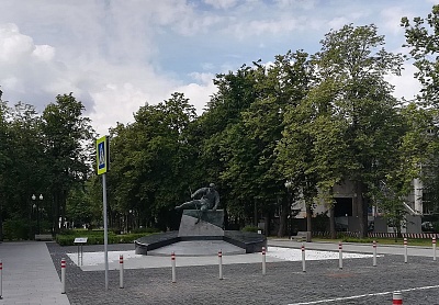 Памятник В.Б. Харламову