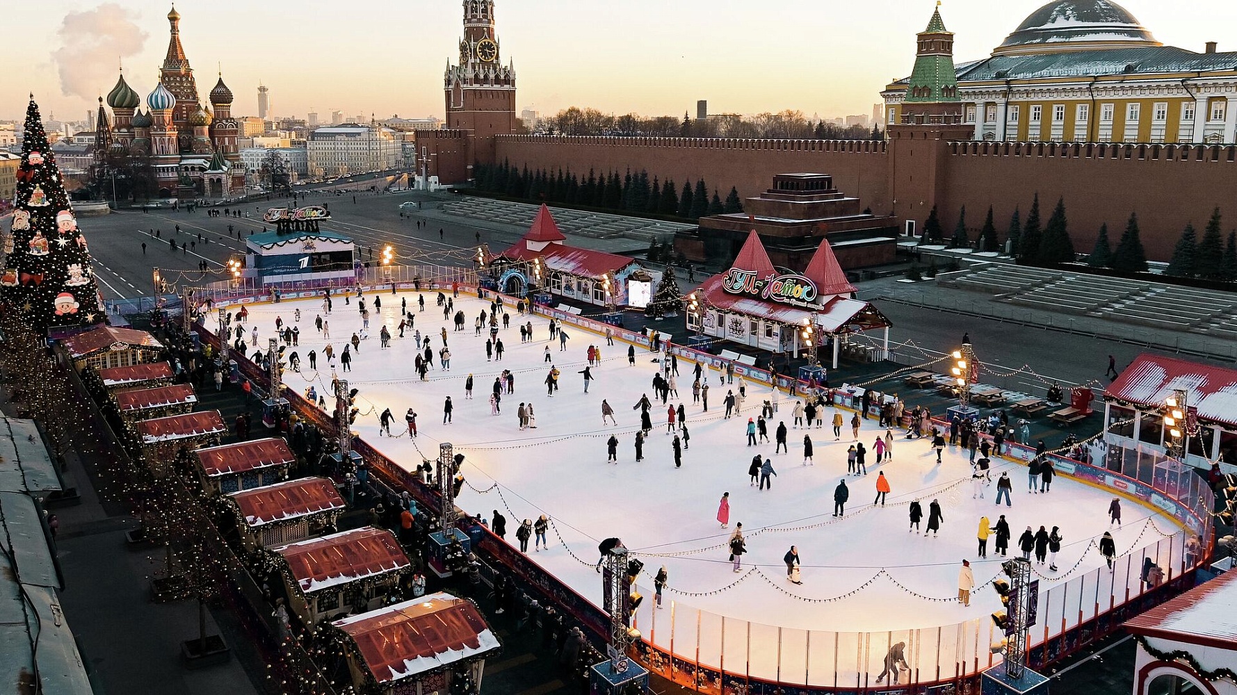 ГУМ-каток на Красной площади - 1