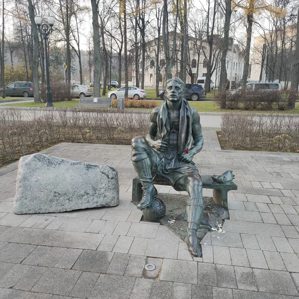 Памятник Николаю Старостину в Лужниках - 2