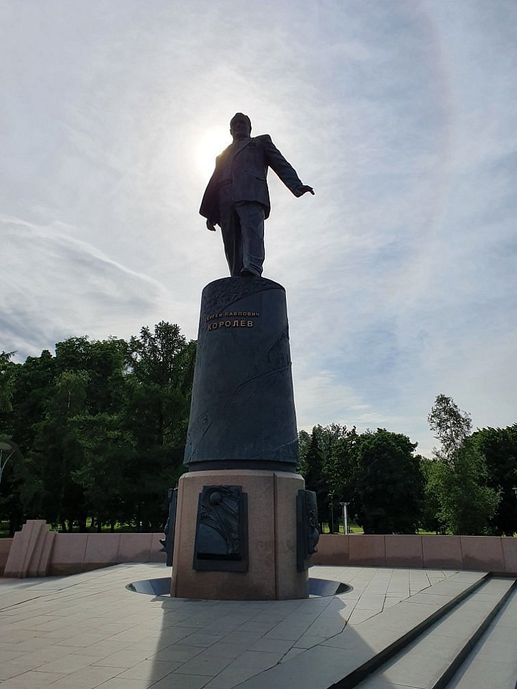 Памятник Королёву - 4