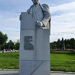 Памятник В.Н.Челомею - 5
