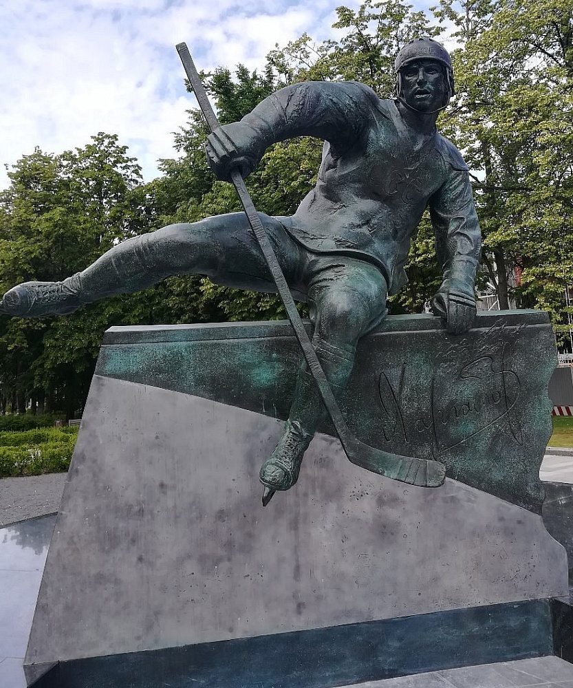Памятник В.Б. Харламову - 3