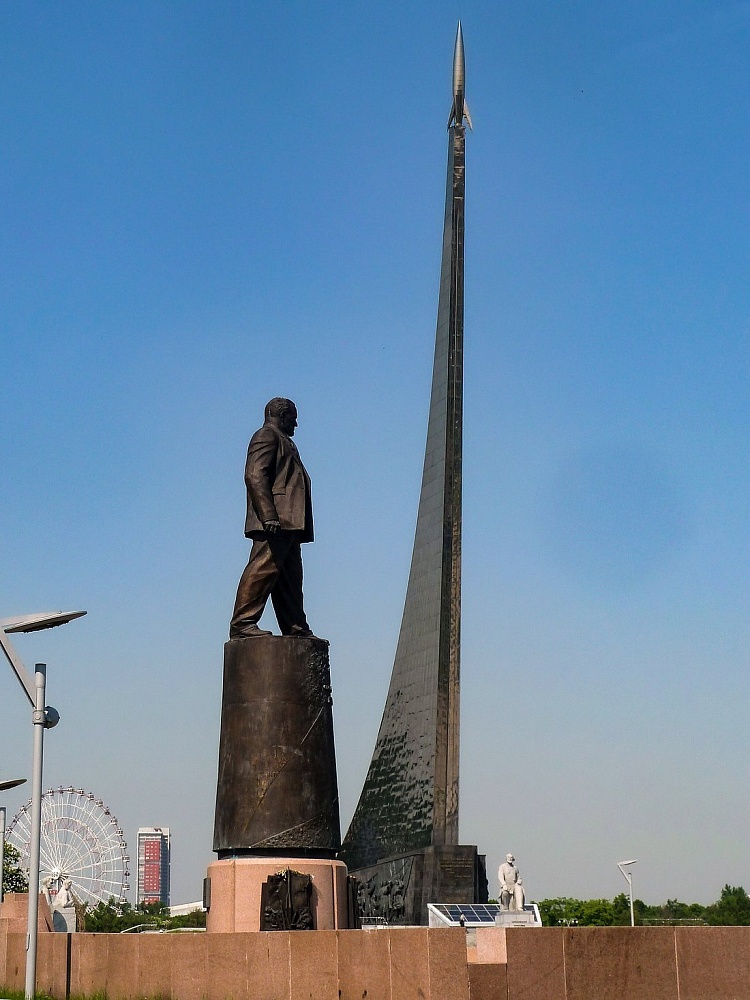 Памятник Королёву - 3