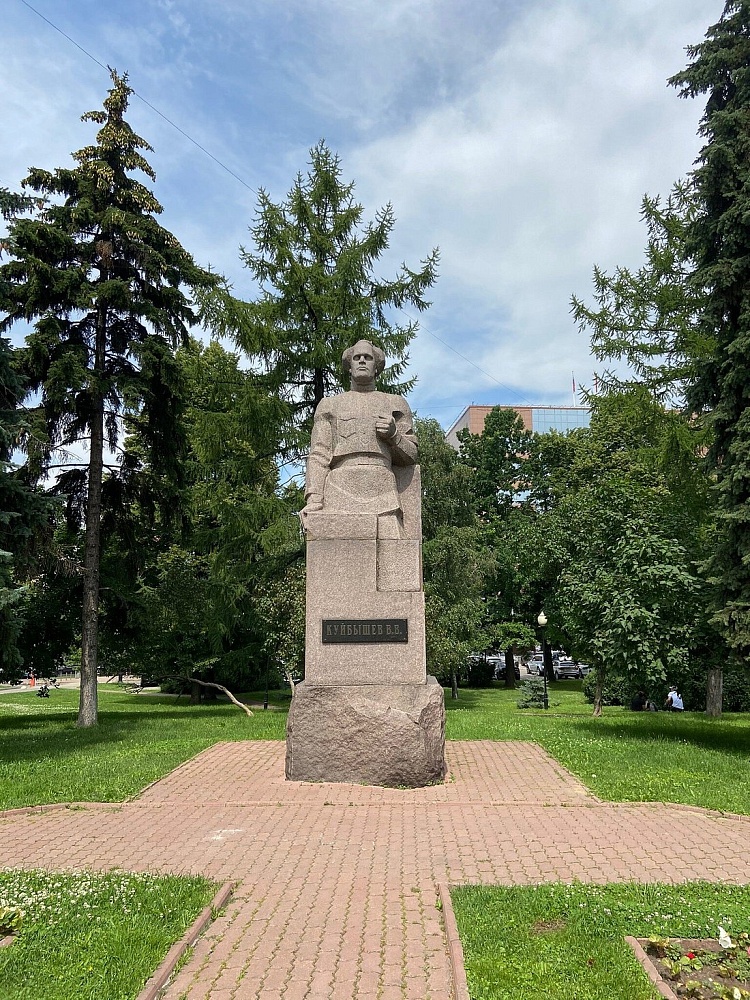 Памятник Куйбышеву В.В. - 3