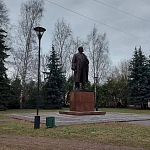 Памятник Ленину Лиственничная аллея - 7