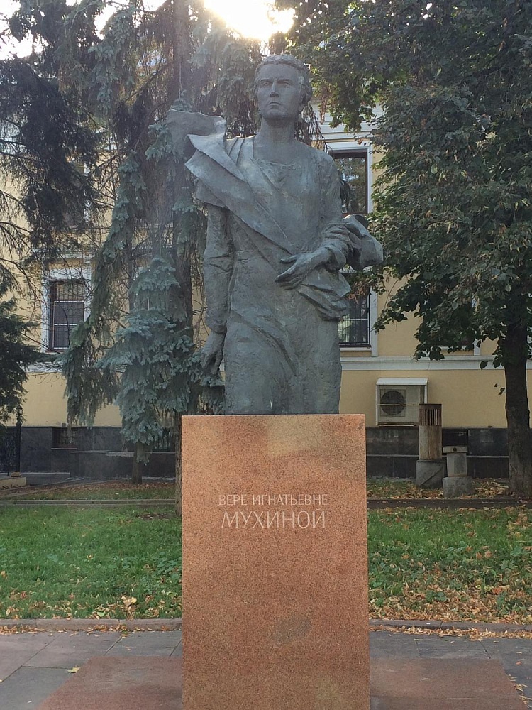 Памятник скульптору Вере Мухиной - 5