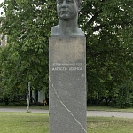 Алексей Архипович Леонов памятник - 5