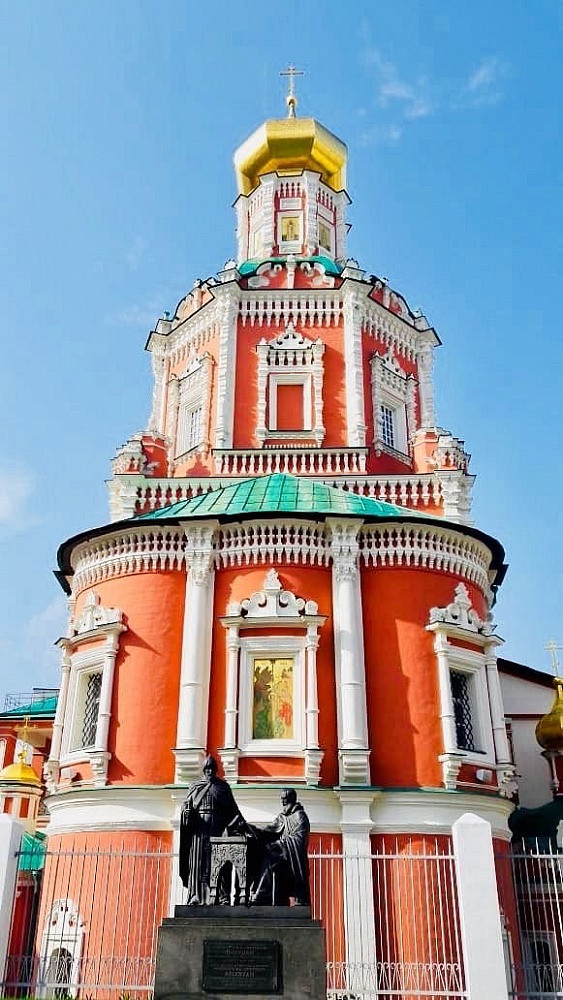 Памятник братьям Лихудам - 5