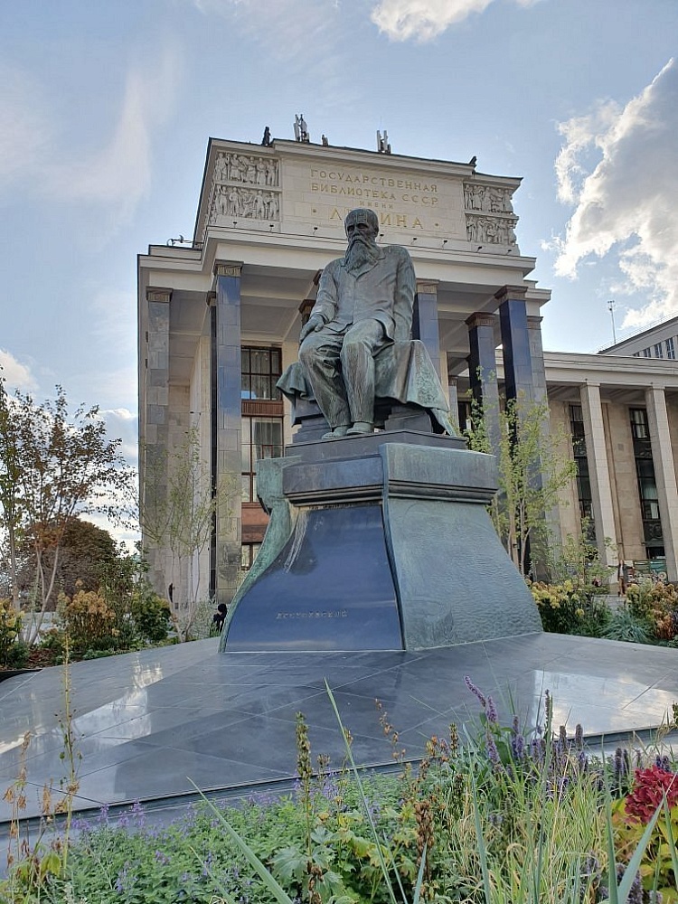 Памятник Ф. М. Достоевскому - 2