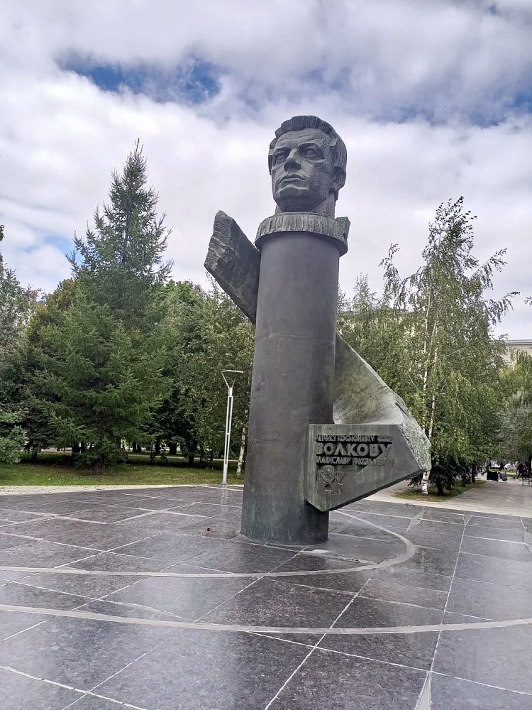Памятник-бюст В. Н. Волкову - 6