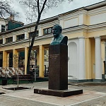 Памятник-бюст С. П. Боткину - 1