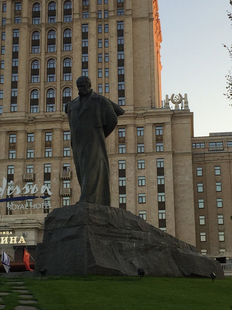 Памятник Тарасу Шевченко - 2
