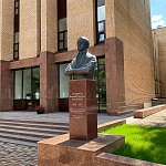 Памятный бюст Н. И. Железнову - 7