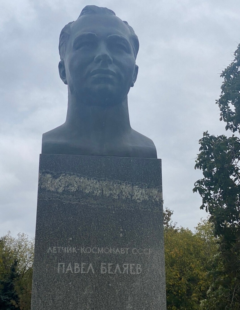 Памятник-бюст Беляеву - 7