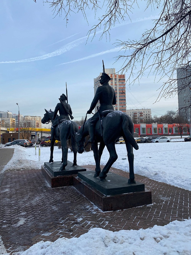 Памятник Михаил Шолохову Волжский бульвар - 1