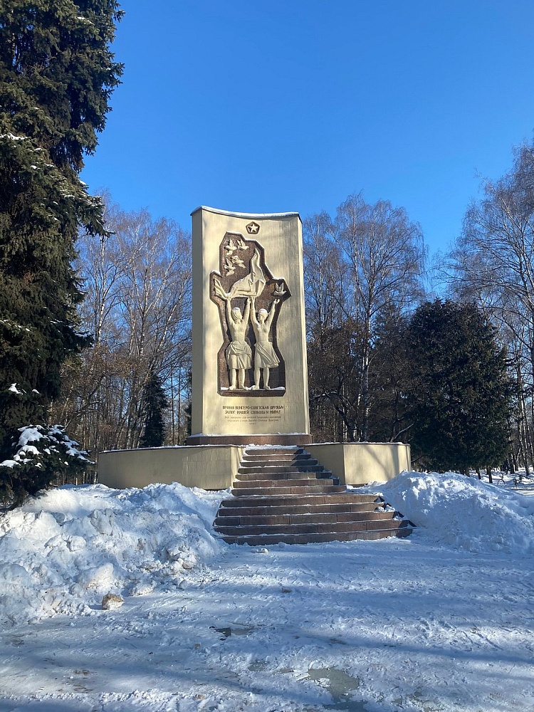 Памятник венгерско-советской дружбе - 1