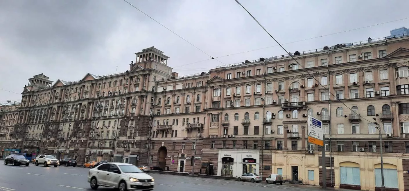 Мемориальная доска В.В. Карпову - 5