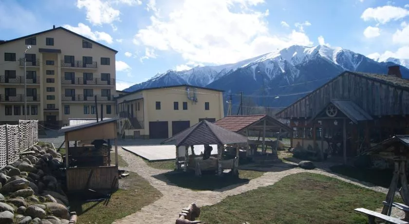 Гостиничный комплекс Yeti House - 1