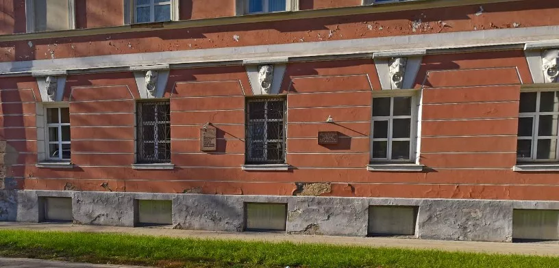 Мемориальная Доска П. А. Ротмистрову 1-й Краснокурсантский проезд - 5
