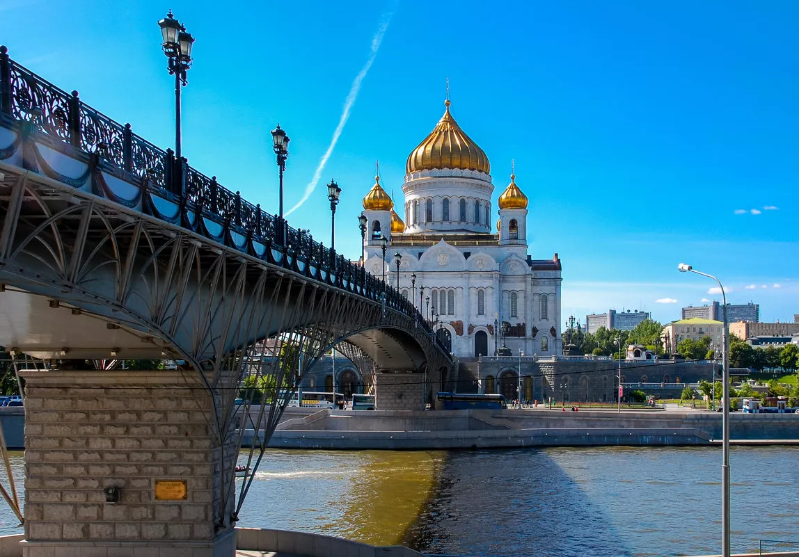 Мини-парк и мост у Храма Христа Спасителя - 5