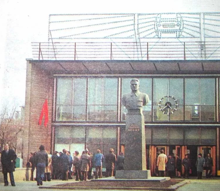 Памятник-Бюст Академику Лихачеву И. А. - 1