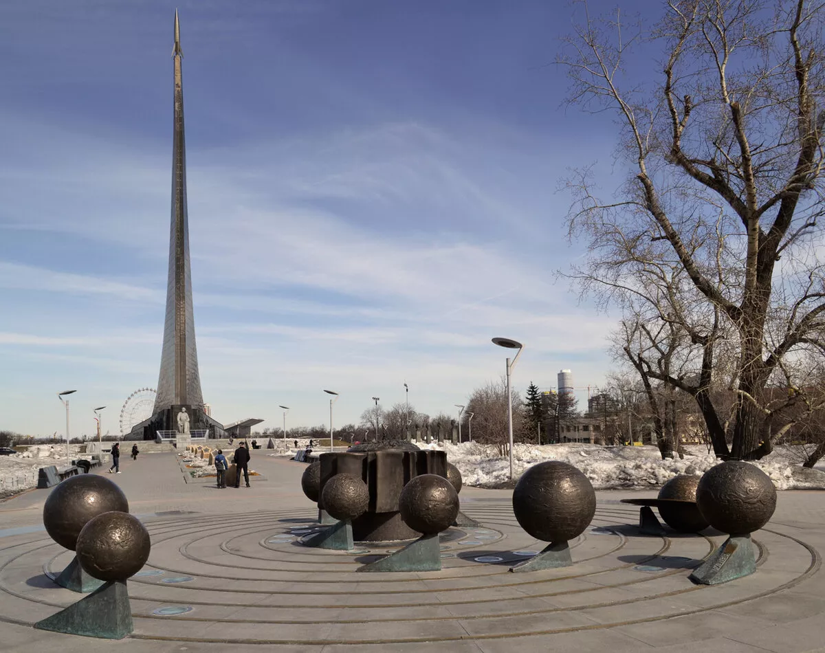 Памятник-бюст В. В Лебедеву - 7