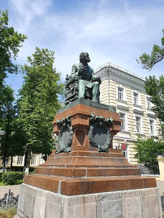 Памятник Н.И. Пирогову - 2