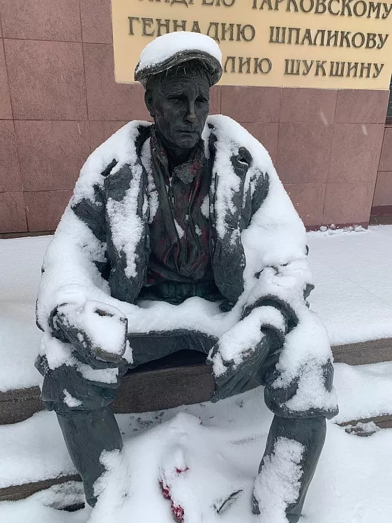 Памятник выпускникам ВГИК - 8