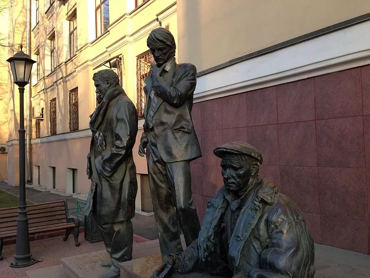 Памятник выпускникам ВГИК - 7