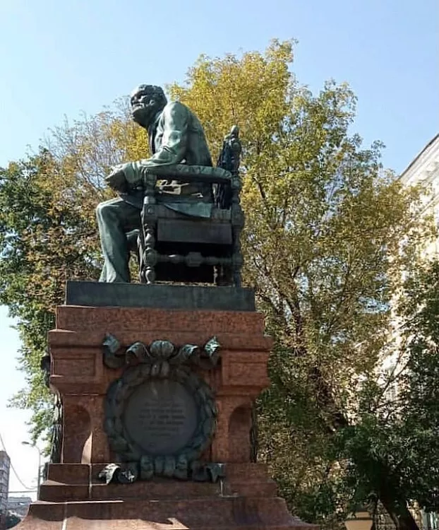 Памятник Н.И. Пирогову - 3