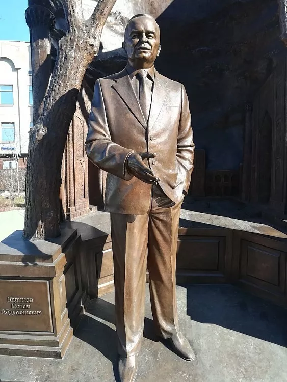 Памятник Исламу Каримову - 6