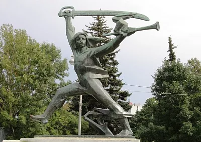 Памятник Мальчишу-Кибальчишу