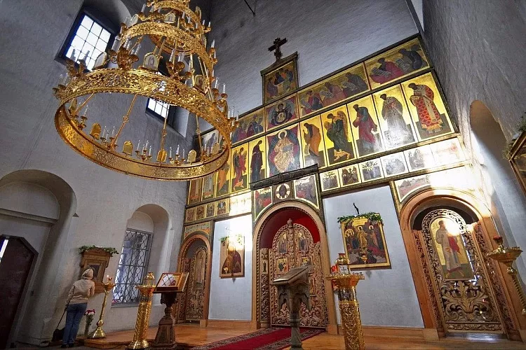 Храм Воскресения Христова в Пленницах - 9