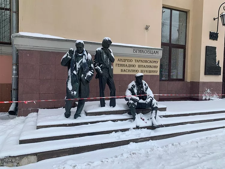Памятник выпускникам ВГИК - 9