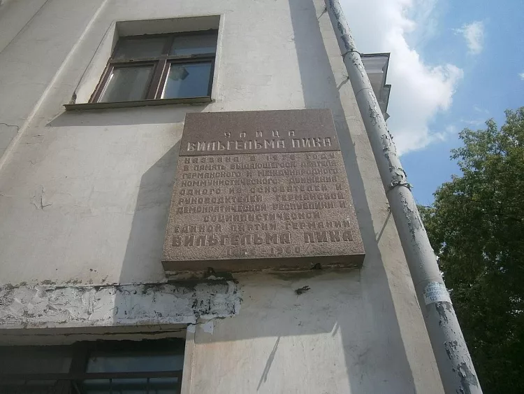 Памятник выпускникам ВГИК - 5